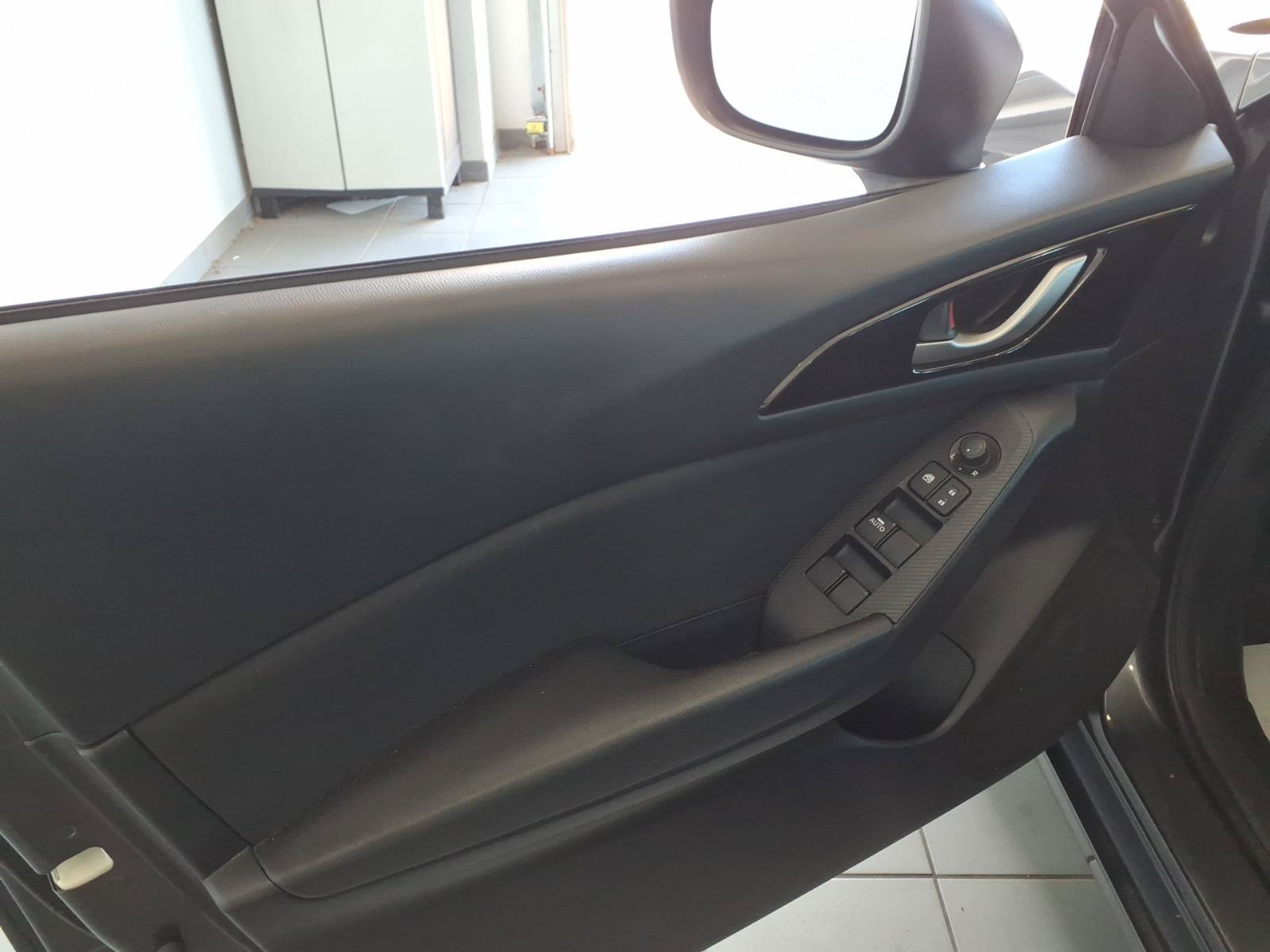 Used 2016 MAZDA MAZDA3 i Sport FWD image 19
