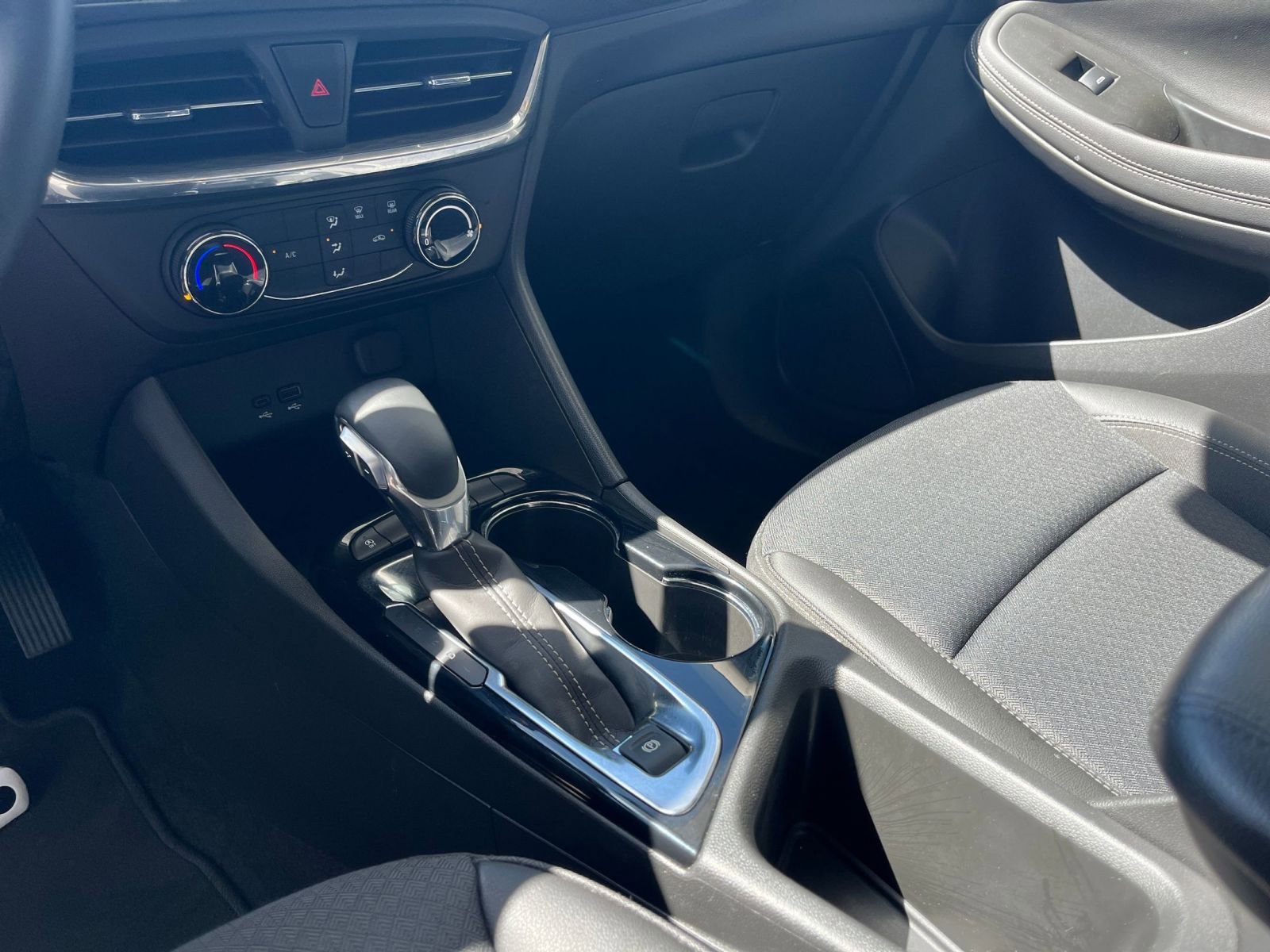 Used 2025 Buick Encore GX Preferred image 40