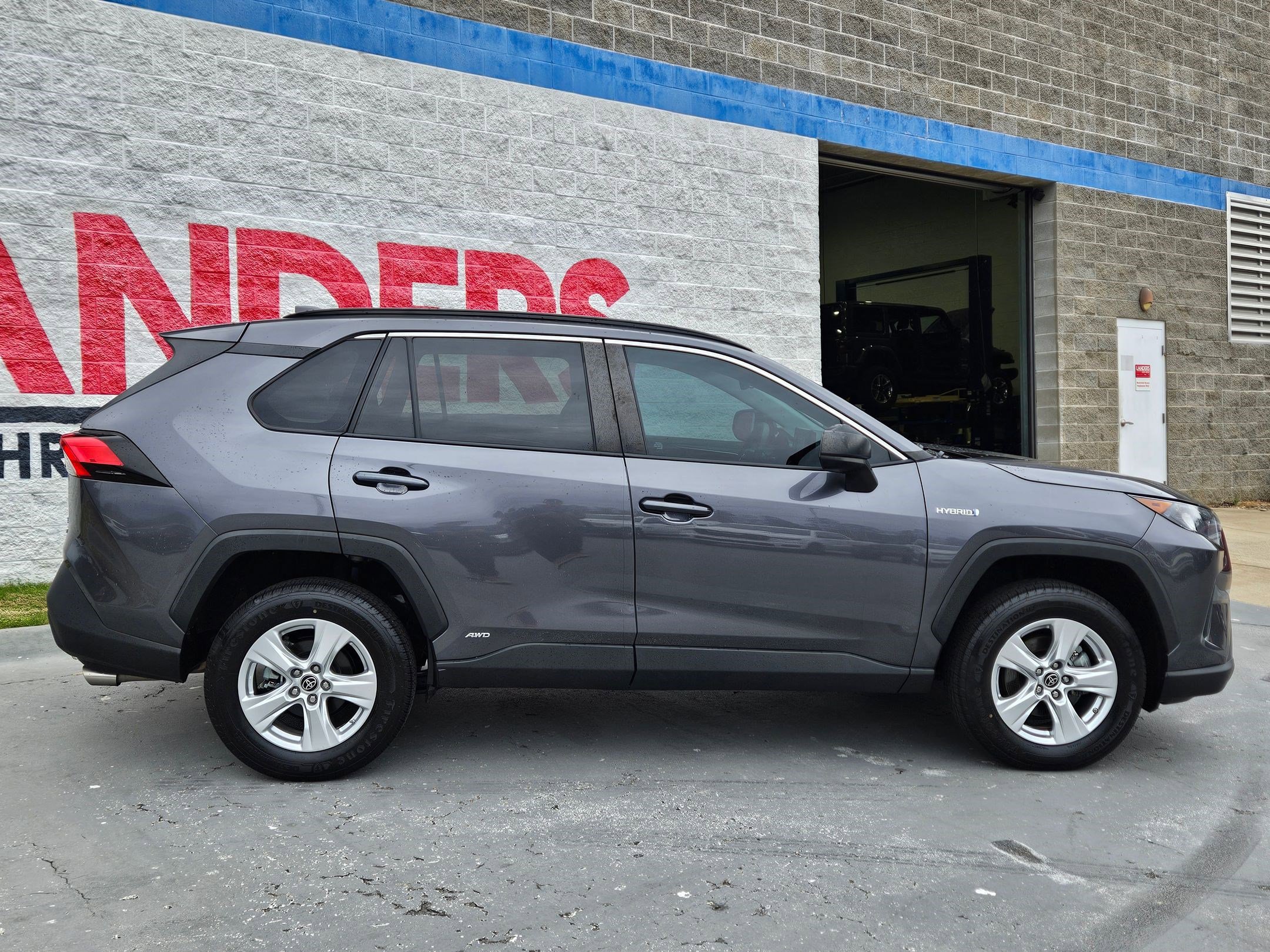 Used 2021 Toyota RAV4 LE image 8