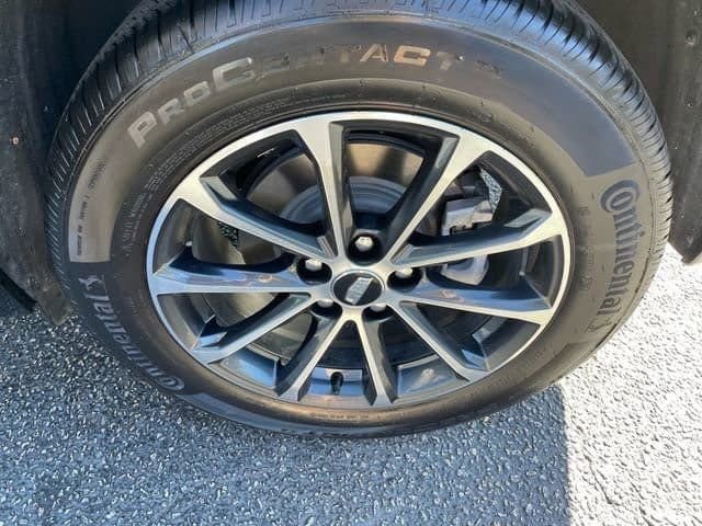 Used 2025 Cadillac XT4 Sport image 29