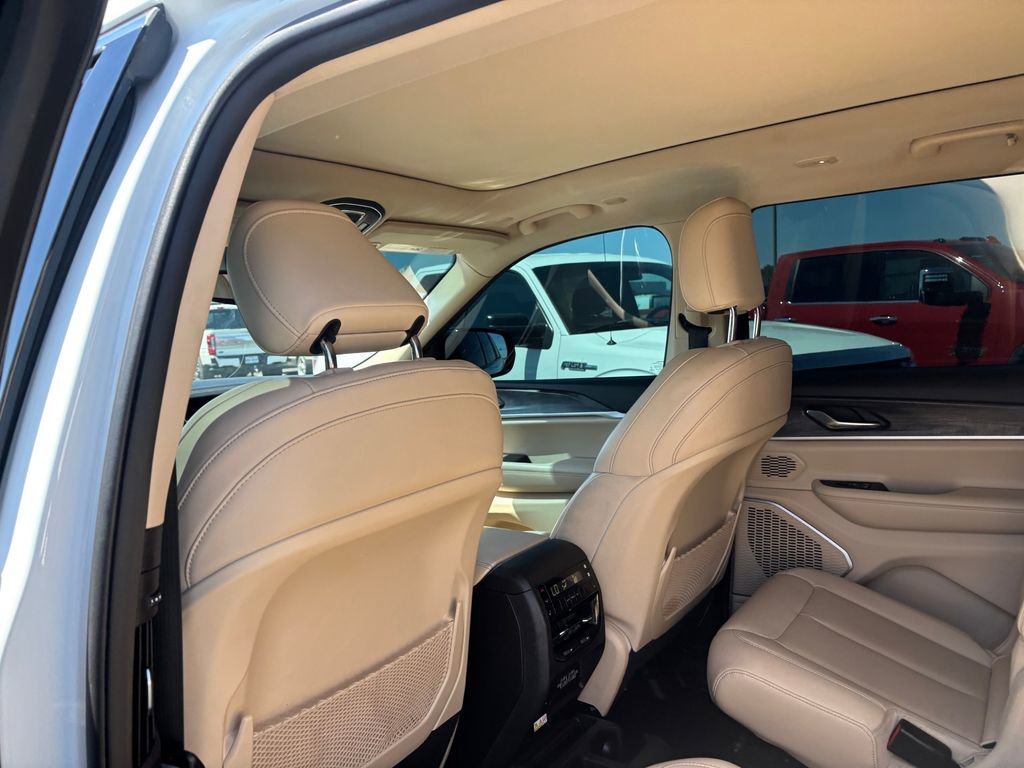 Used 2022 Jeep Grand Cherokee L Limited image 27