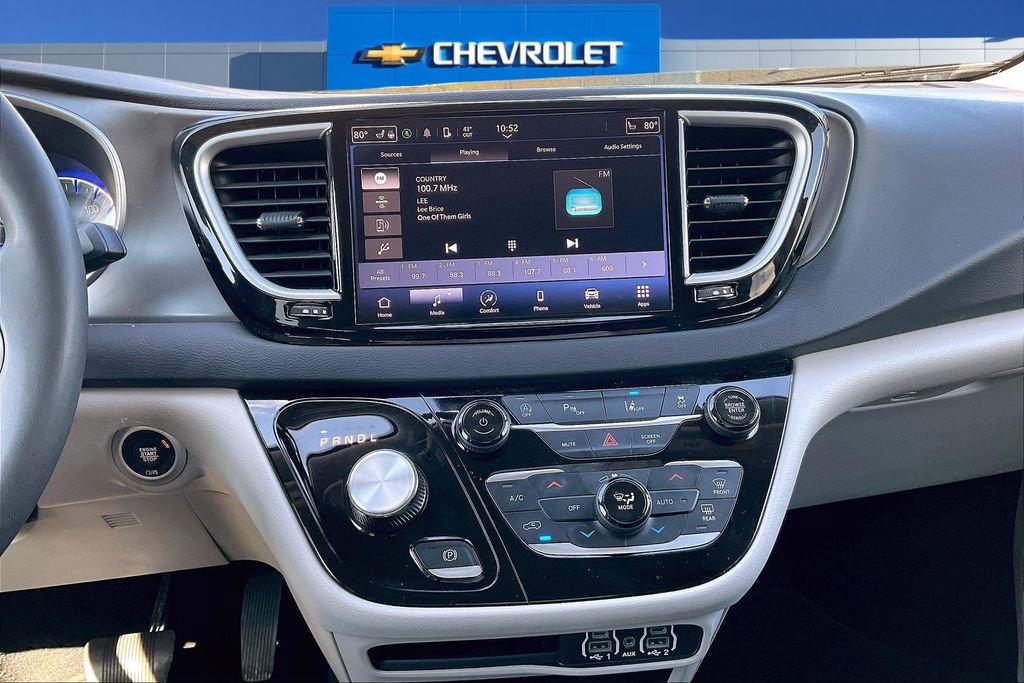 Used 2024 Chrysler Pacifica Touring-L image 9