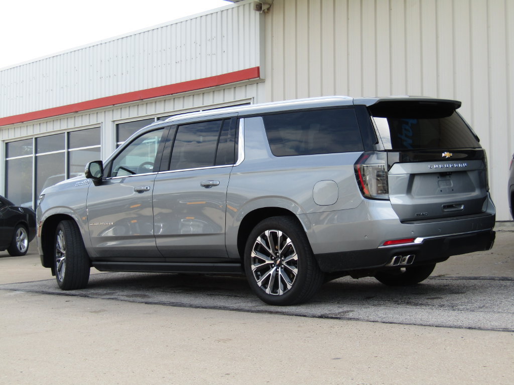 Used 2025 Chevrolet Suburban High Country AWD/4WD image 10
