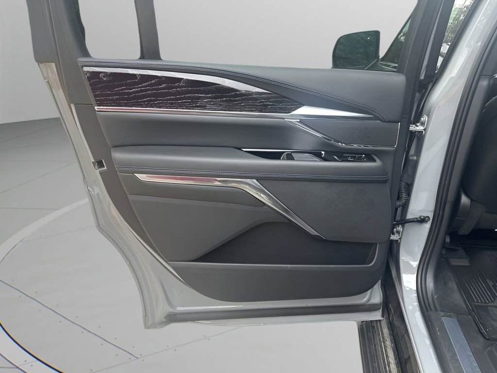 New 2026 Cadillac Escalade IQ Luxury 1 w/ LPO, Floor Liner Package AWD/4WD image 18