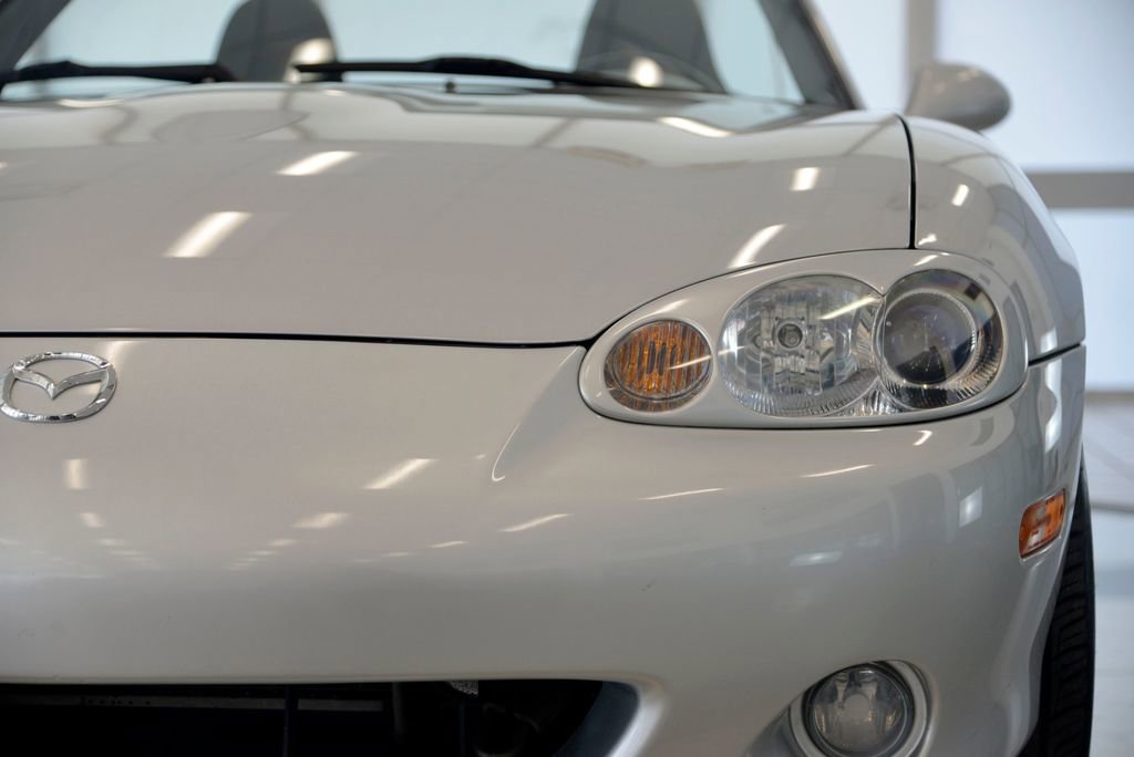 Used 2003 MAZDA MX-5 Miata RWD image 11