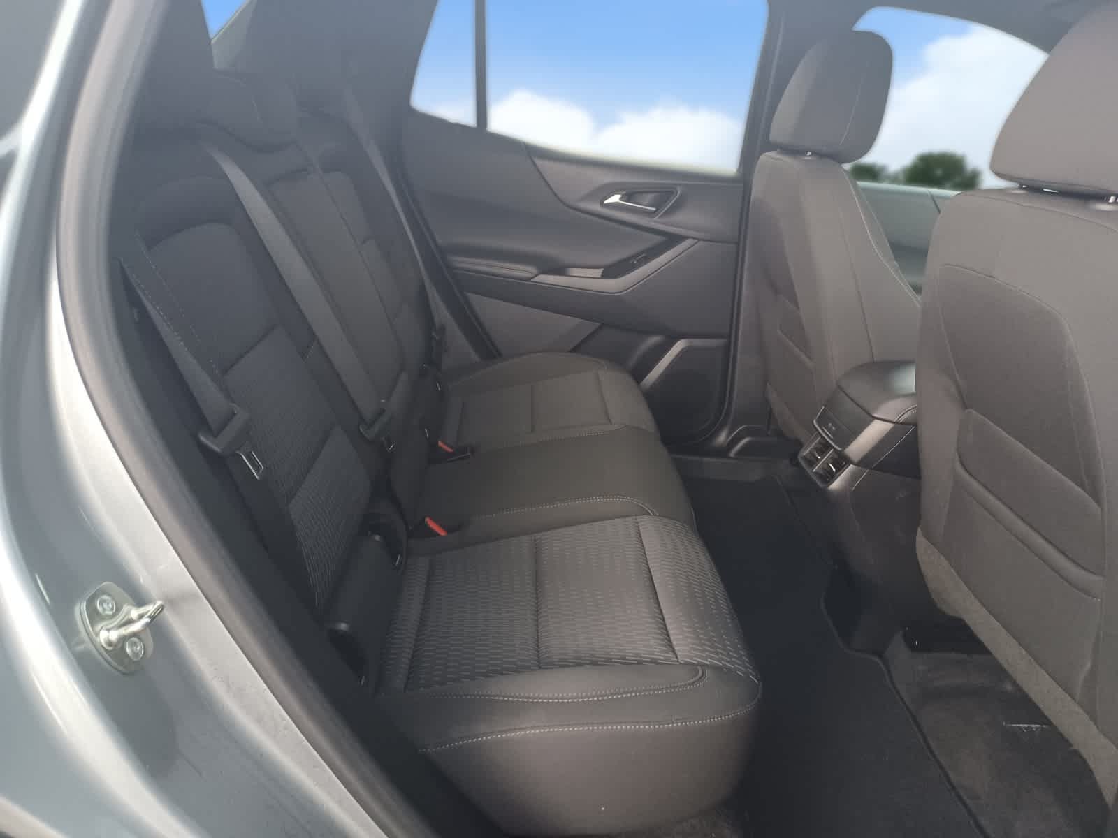 Used 2025 Chevrolet Equinox LT AWD/4WD image 16