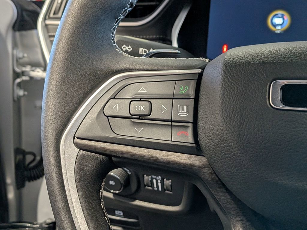 New 2025 Jeep Grand Cherokee Limited w/ Luxury Tech Group II image 16