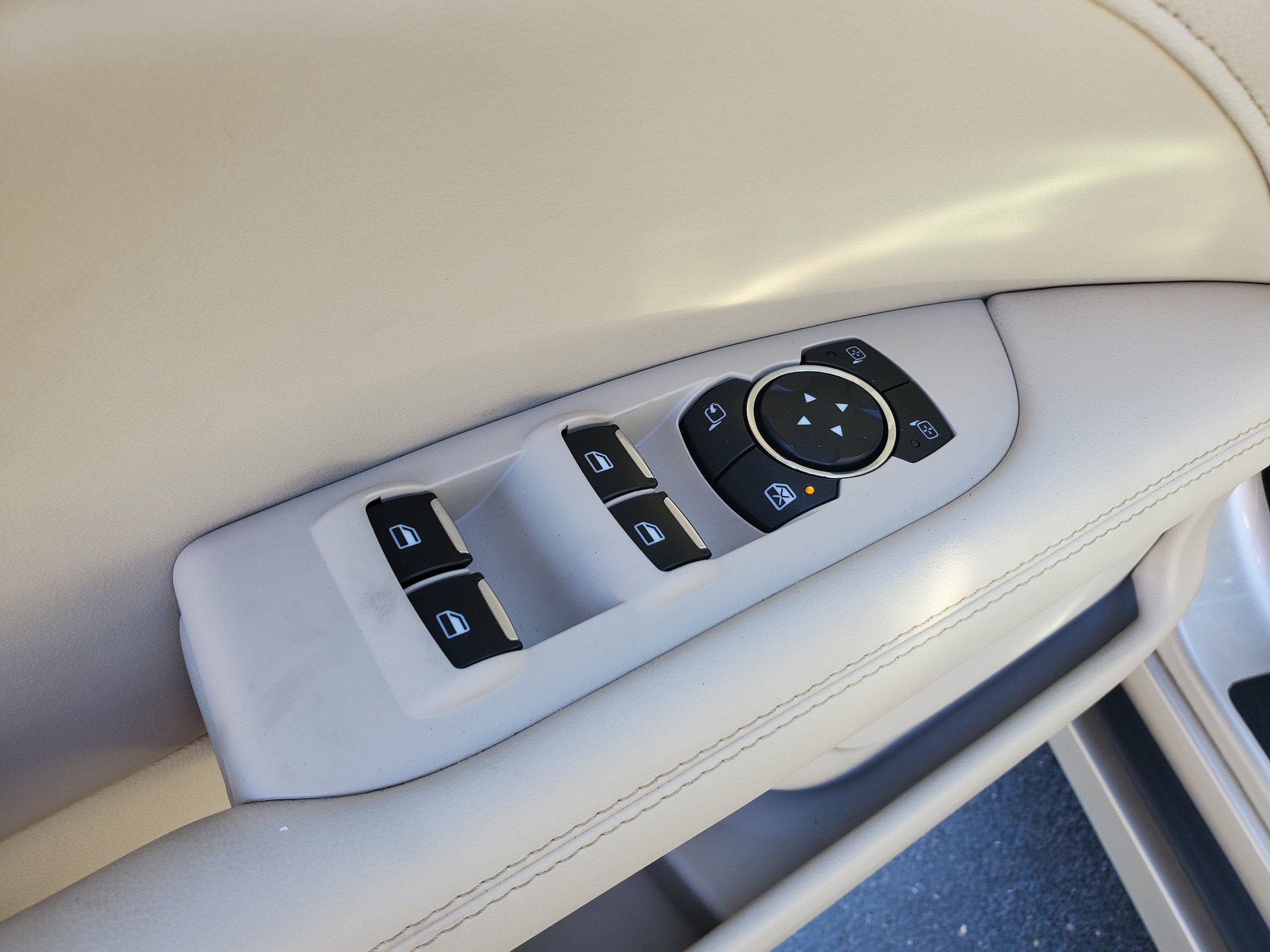 Used 2017 Lincoln MKZ Reserve FWD image 10