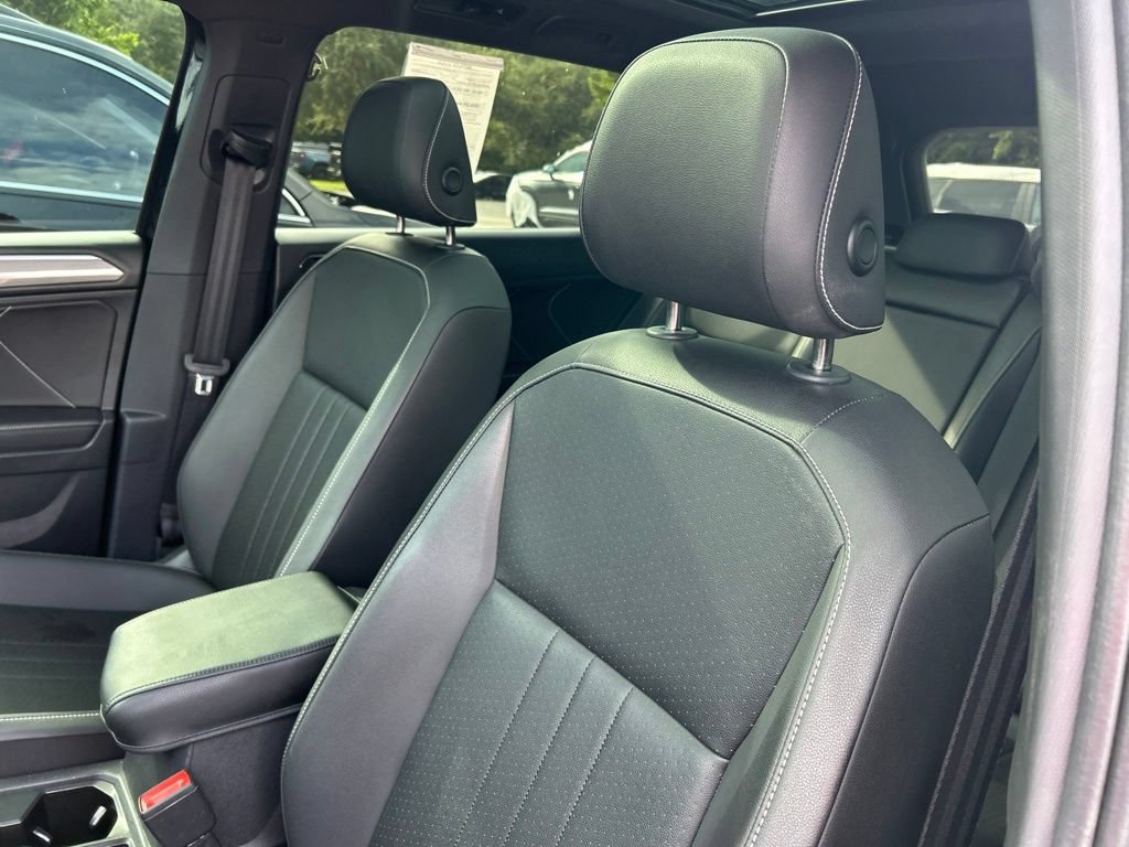 Certified 2023 Volkswagen Tiguan SE R-Line FWD image 21