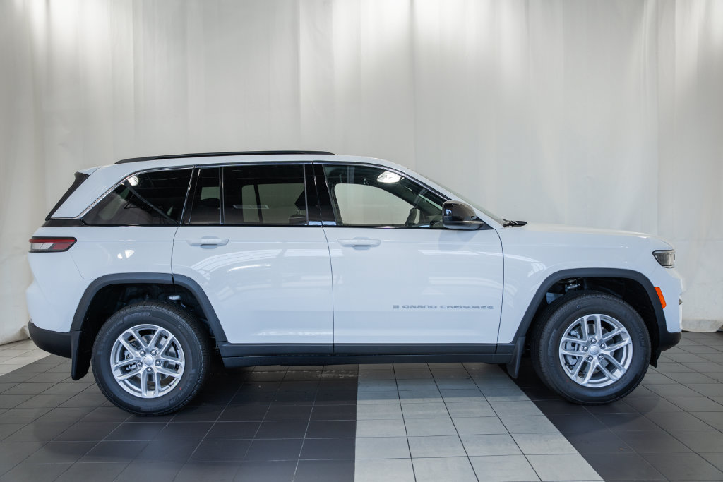 New 2026 Jeep Grand Cherokee Laredo X AWD/4WD image 3
