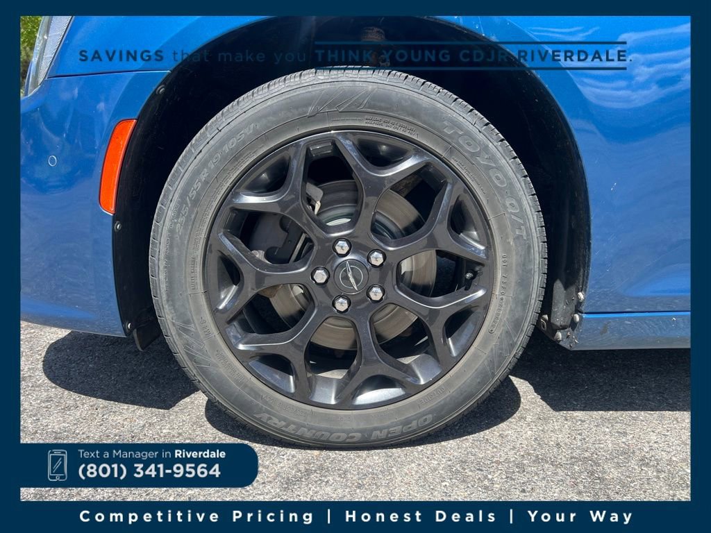 Used 2021 Chrysler 300 Touring L image 13