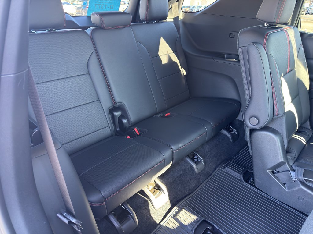 New 2026 Chevrolet Traverse RS w/ LPO, Floor Liner Package AWD/4WD image 25