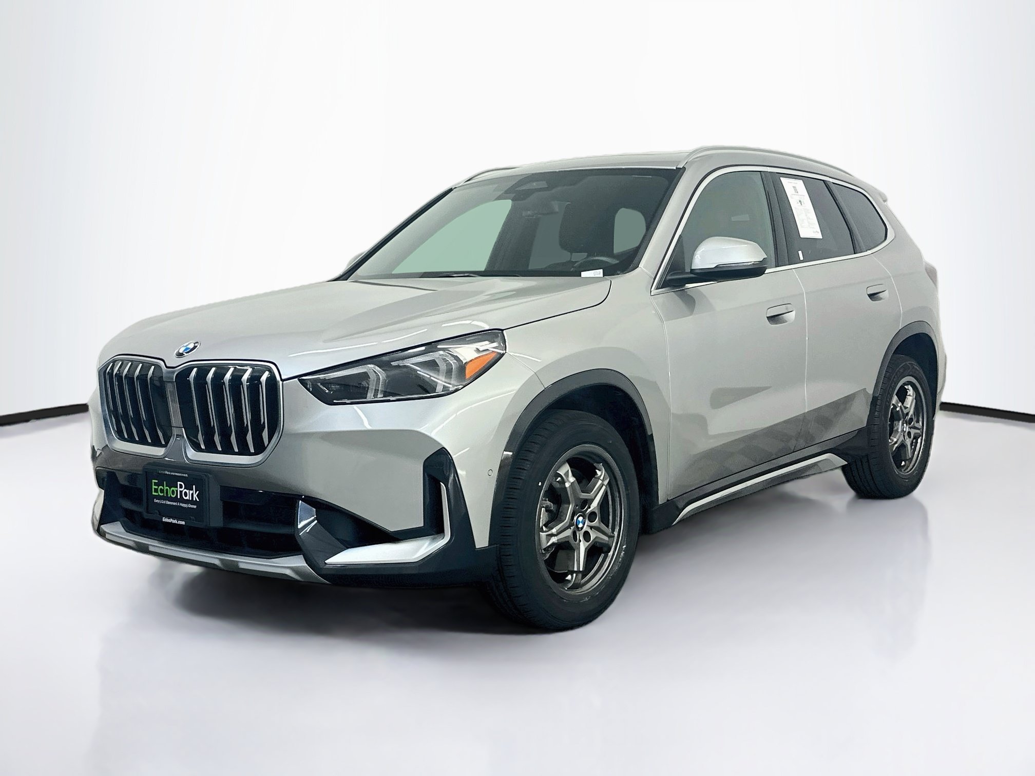 Used 2025 BMW X1 xDrive28i AWD/4WD image 3