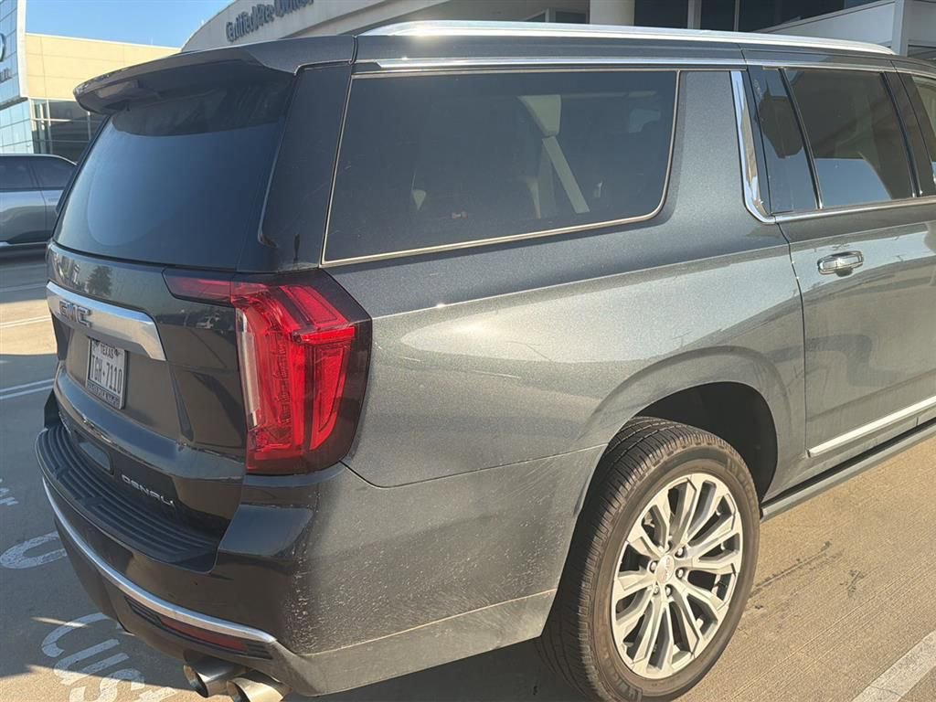 Used 2021 GMC Yukon XL Denali w/ Denali Premium Package image 13
