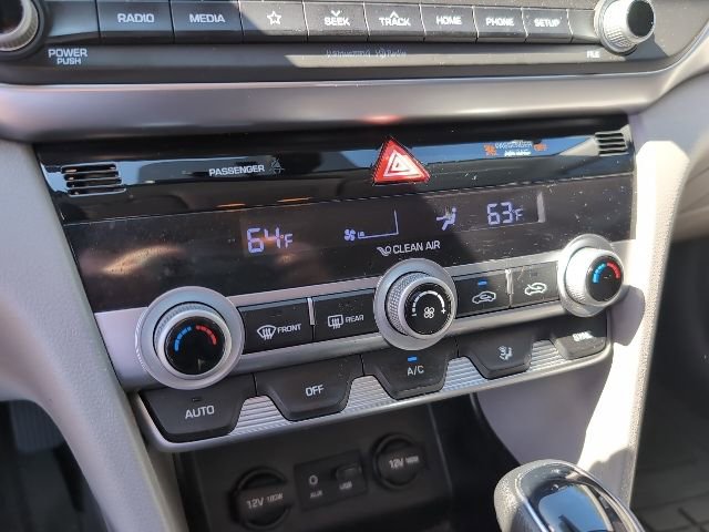 Used 2020 Hyundai Elantra SEL image 18