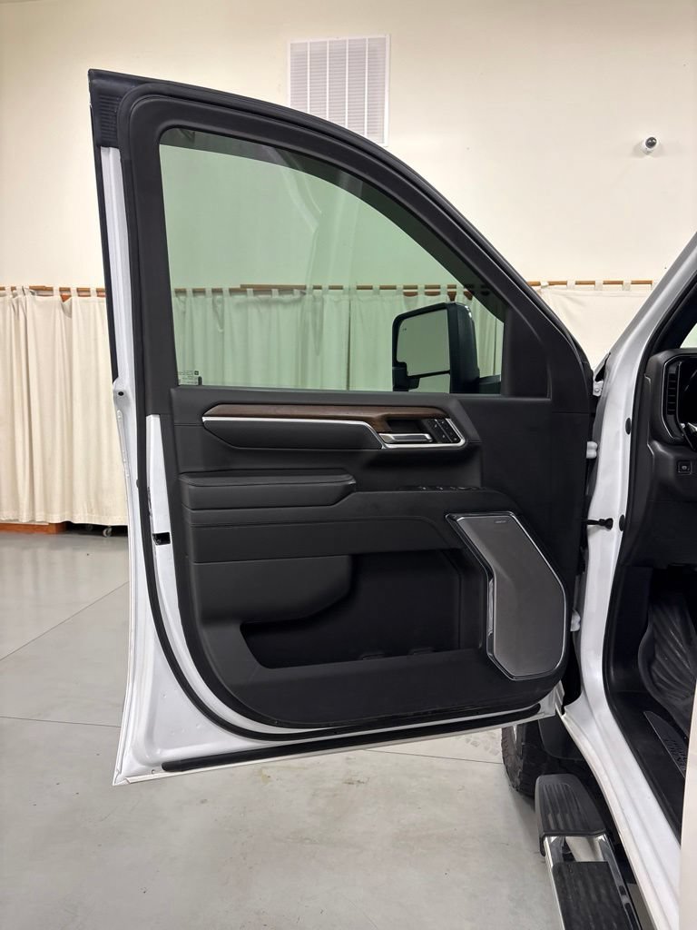 Used 2024 Chevrolet Silverado 2500 High Country w/ High Country Premium Package AWD/4WD image 17