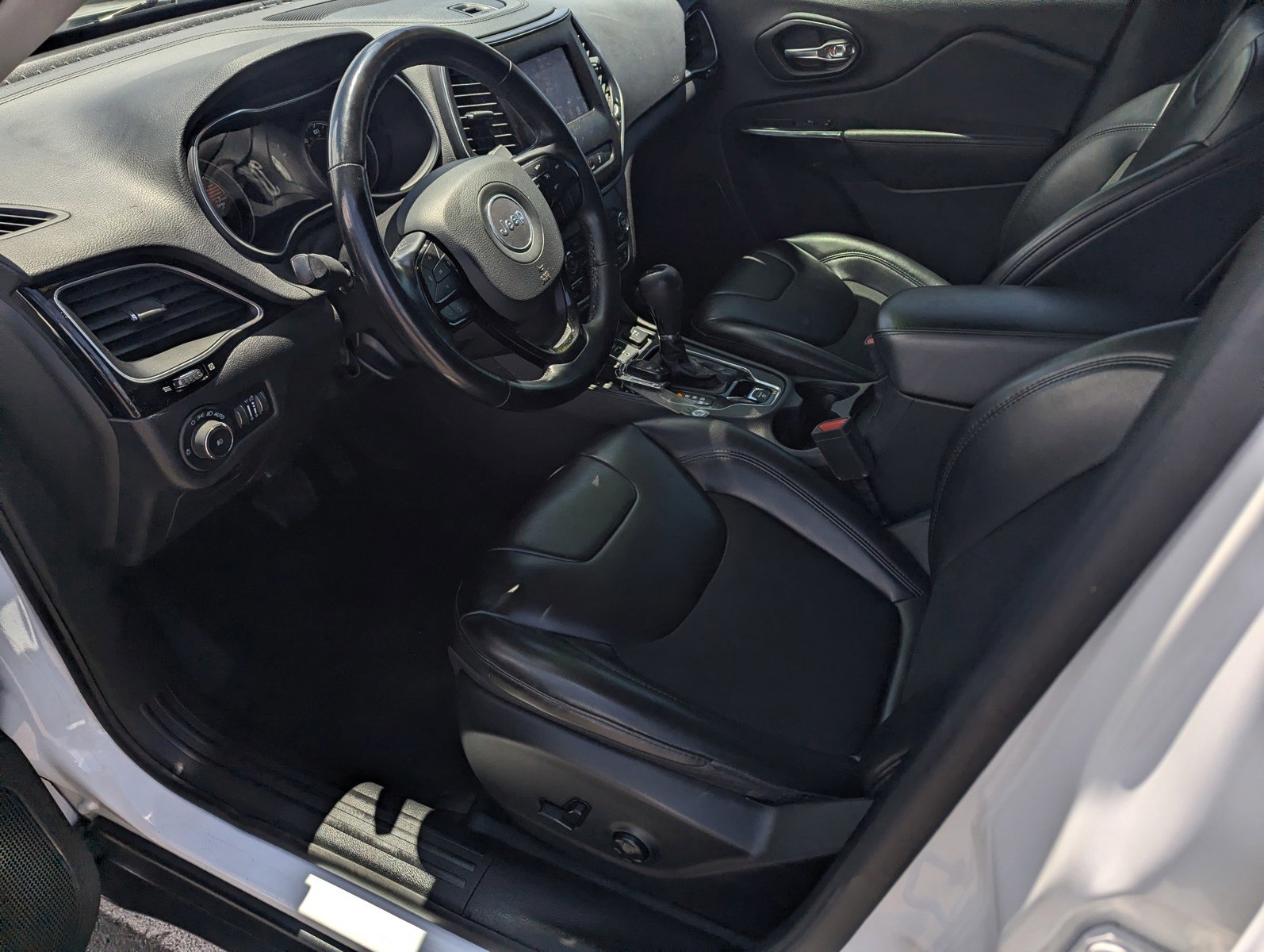 Used 2021 Jeep Cherokee Latitude Plus FWD image 9
