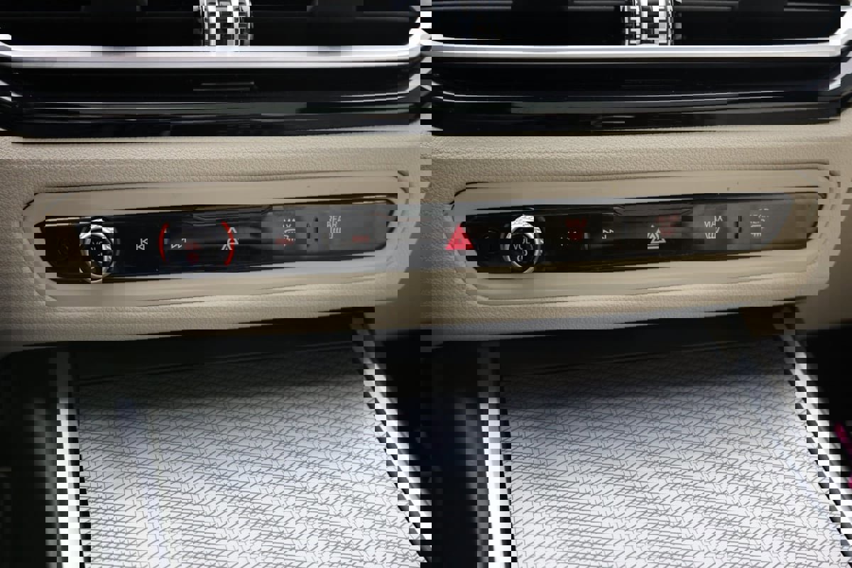 Used 2024 BMW M340i xDrive w/ Premium Package image 32