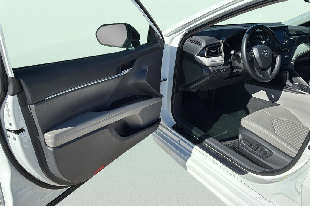 Used 2022 Toyota Camry SE image 10