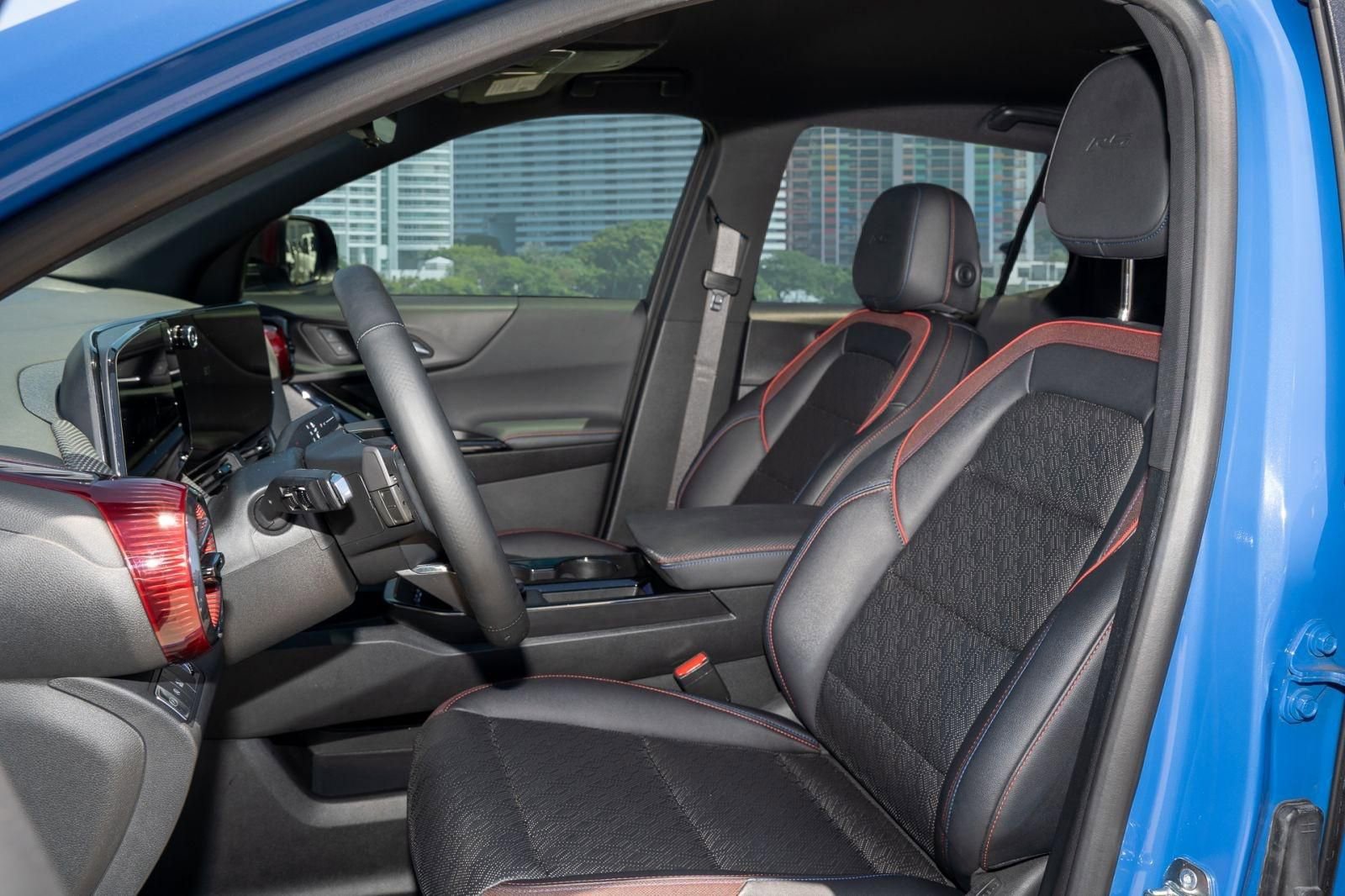 Used 2025 Chevrolet Equinox RS w/ Safety and Technology Package FWD image 16