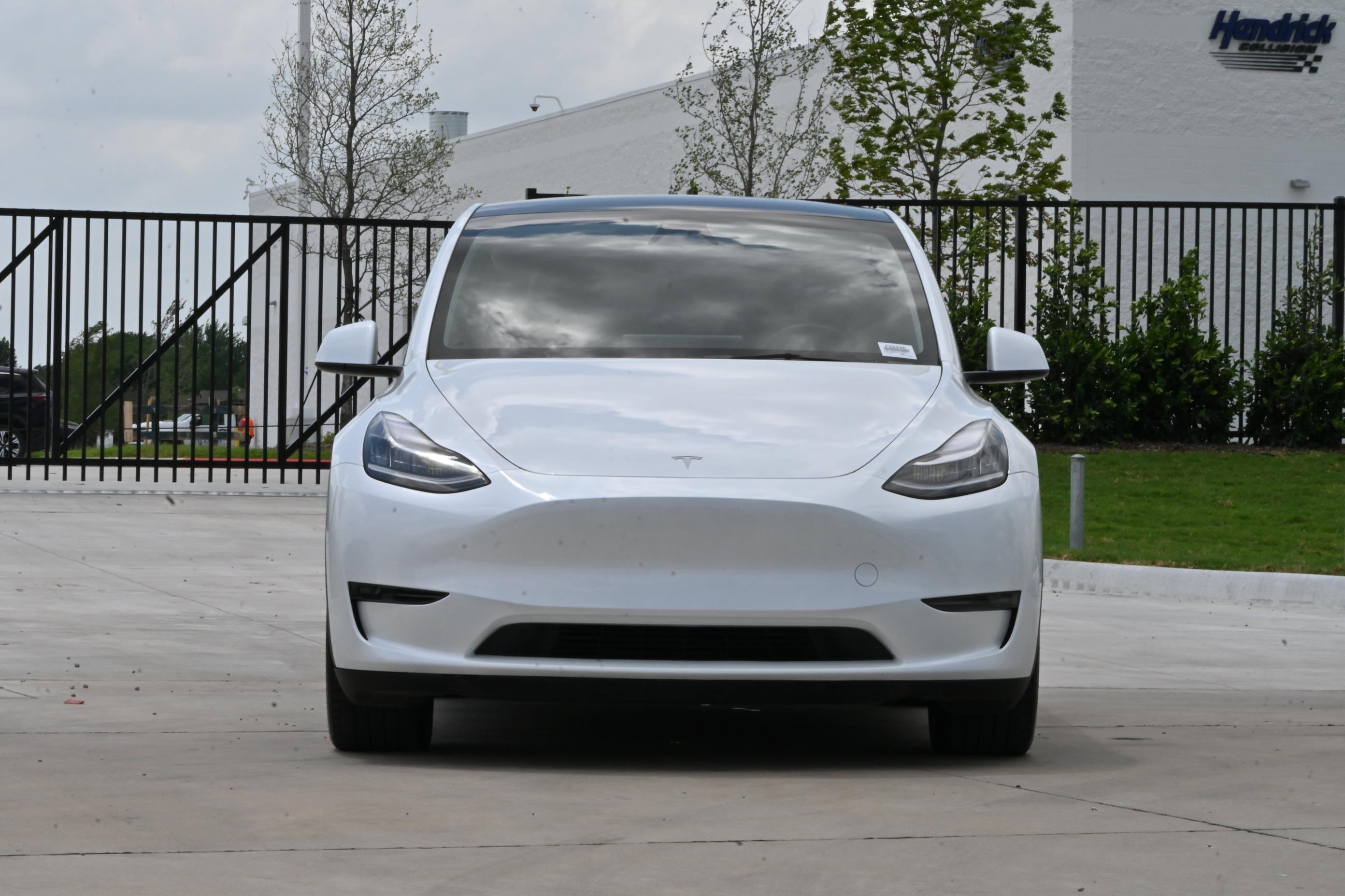 Used 2023 Tesla Model Y Long Range AWD/4WD image 3