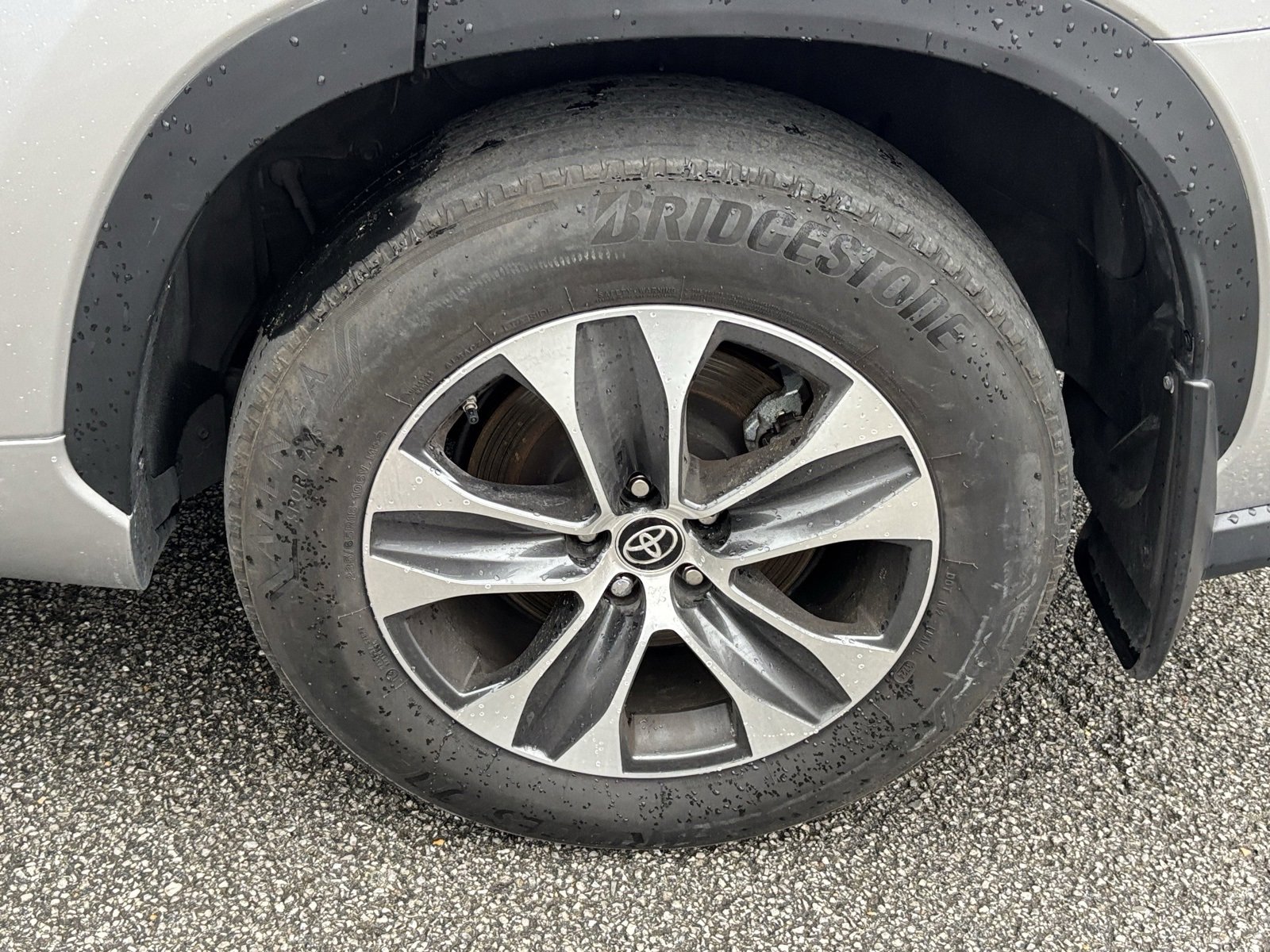 Used 2025 Toyota Highlander XLE image 6