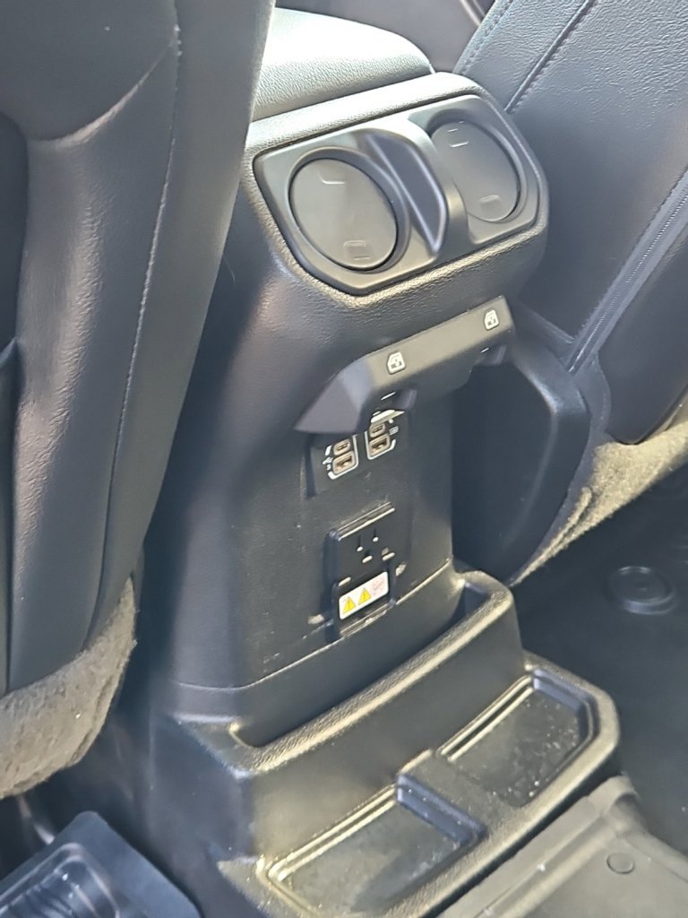 Used 2018 Jeep Wrangler Unlimited Sahara AWD/4WD image 21