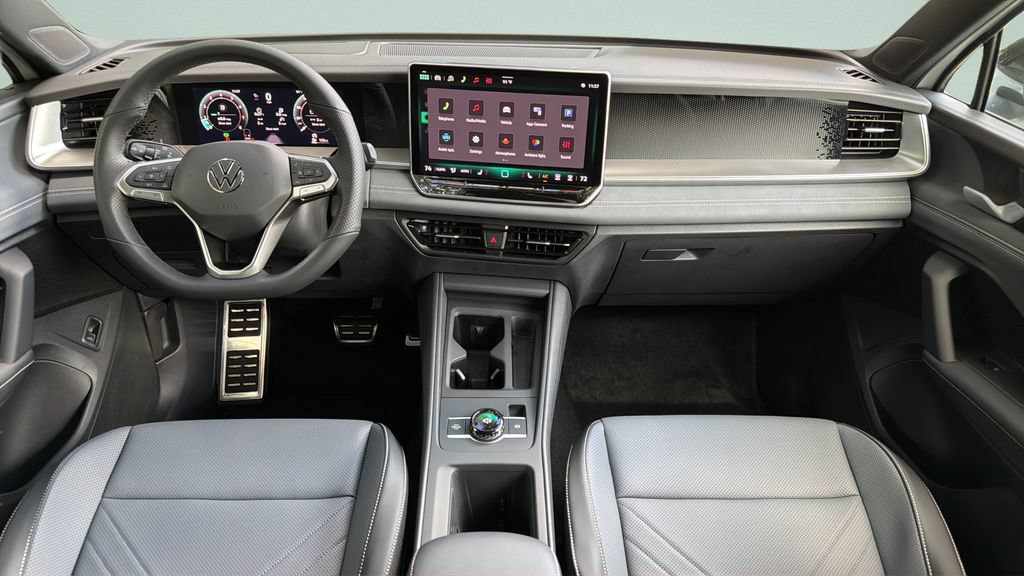 New 2026 Volkswagen Tiguan SE R-Line FWD image 10