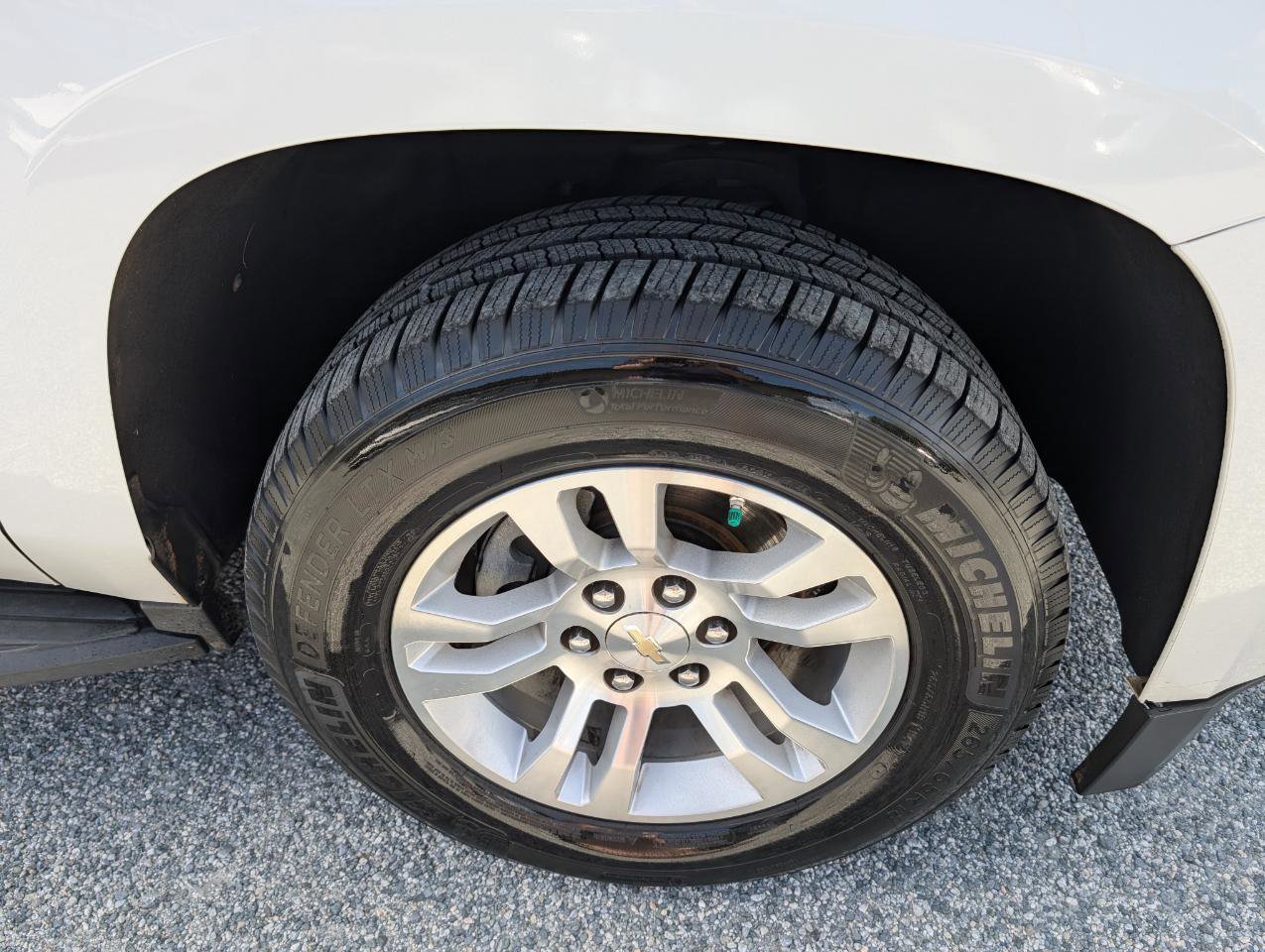 Used 2018 Chevrolet Suburban LT image 4