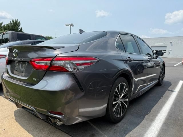 Used 2019 Toyota Camry SE FWD image 4
