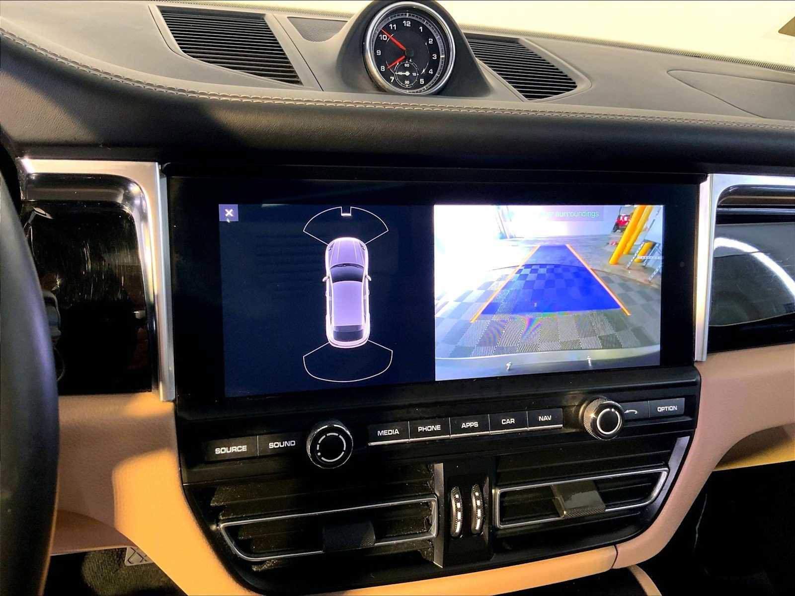 Certified 2020 Porsche Macan AWD/4WD image 31