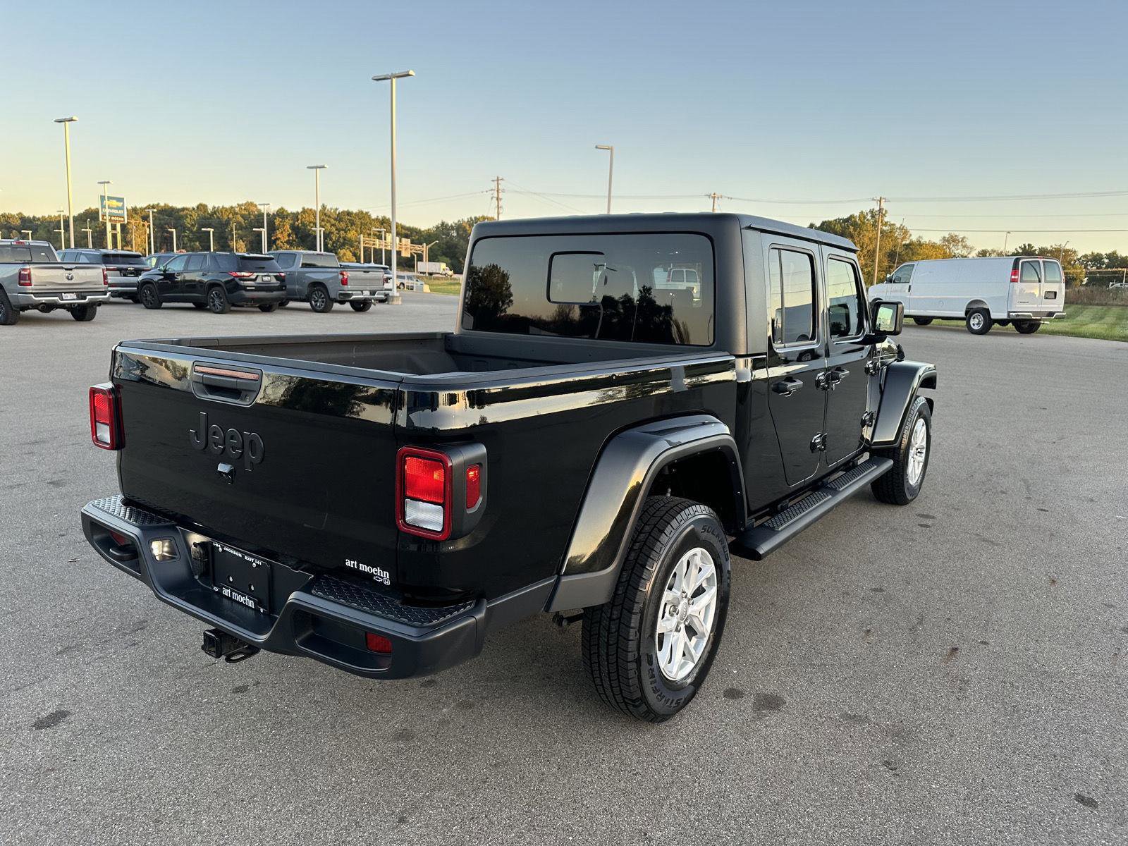 Used 2023 Jeep Gladiator Sport image 6