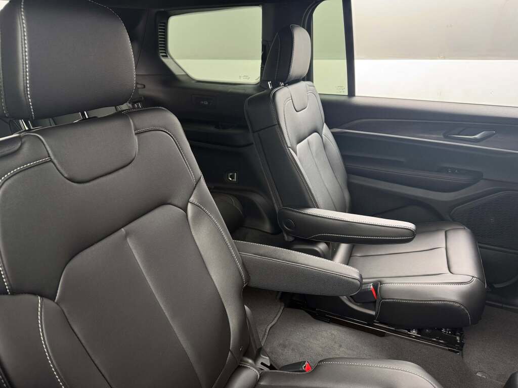 New 2025 Jeep Grand Cherokee L Limited image 27
