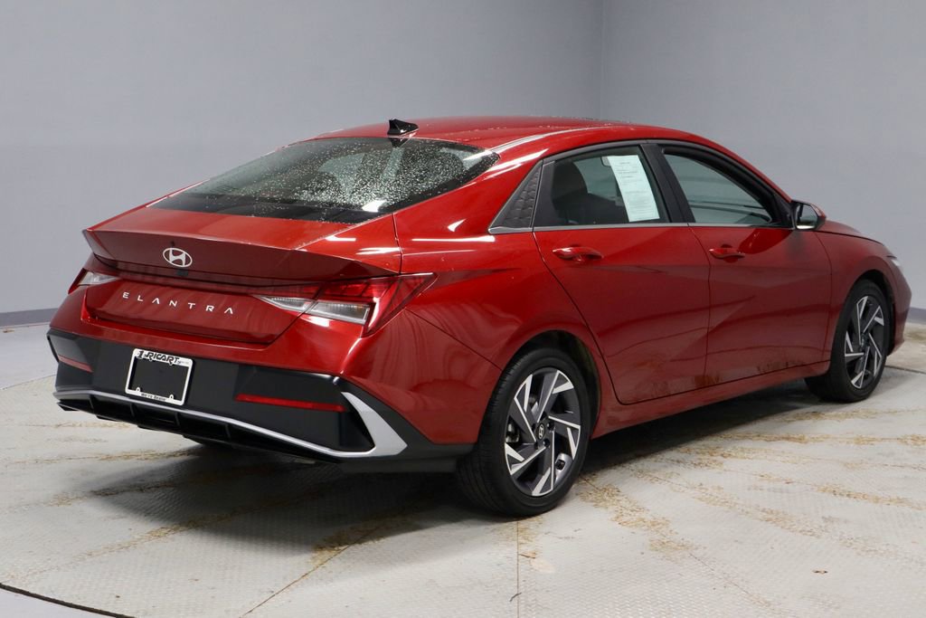 Used 2025 Hyundai Elantra SEL image 13