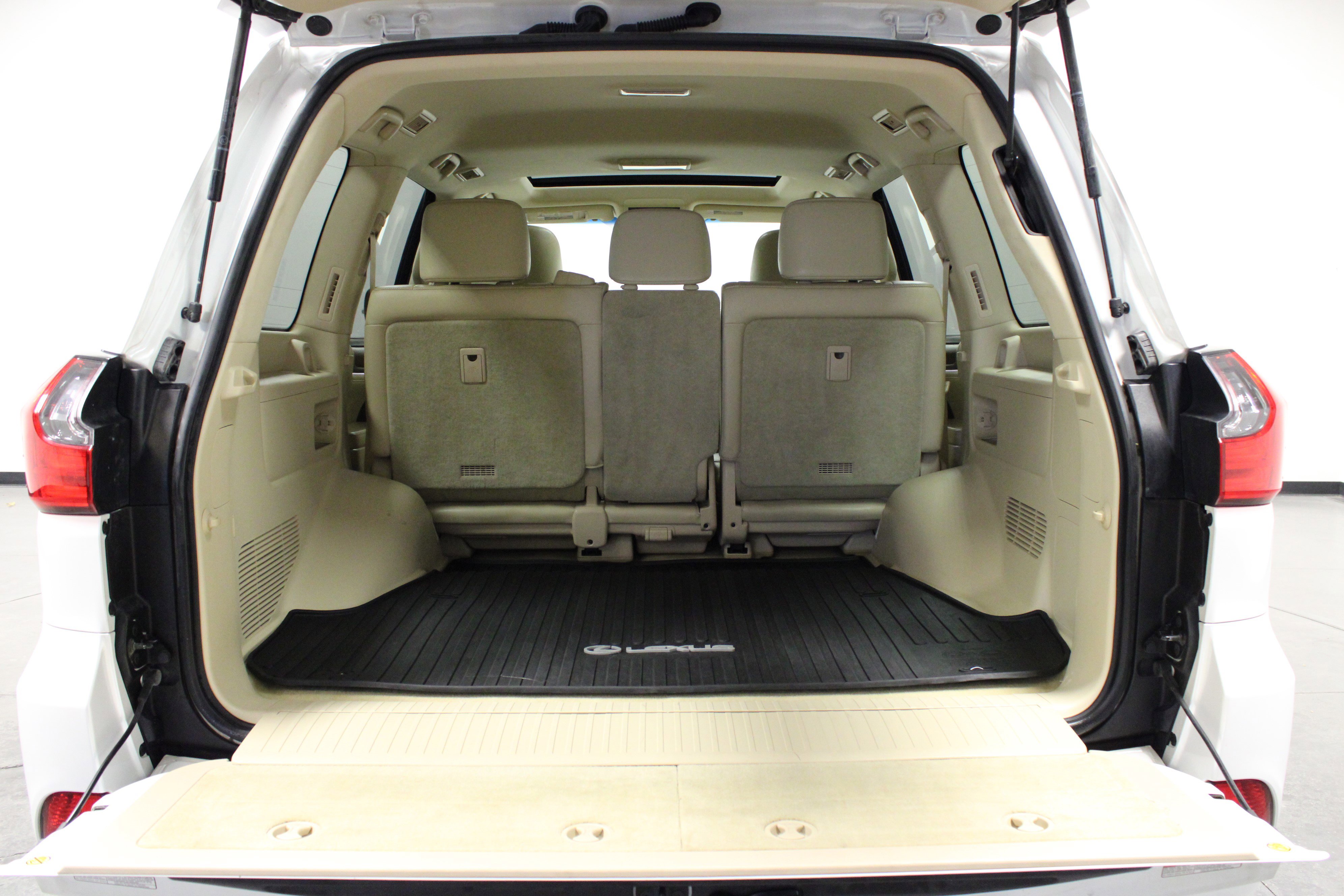 Used 2019 Lexus LX 570 4WD w/ Luxury Package image 14