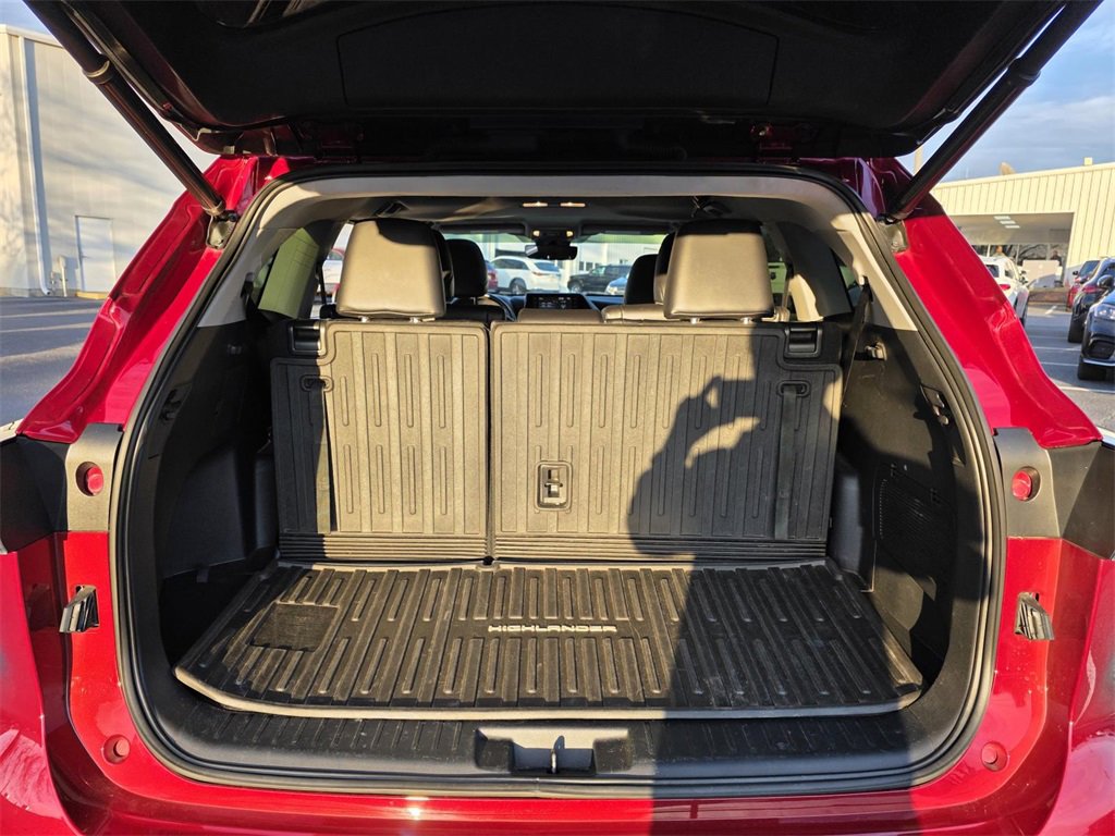 Used 2022 Toyota Highlander XLE image 10