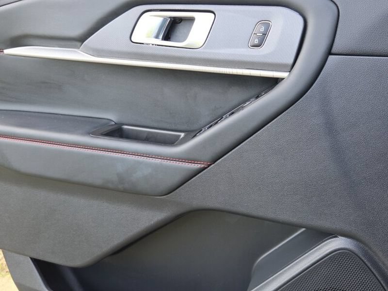 Used 2025 Ford Explorer ST-Line AWD/4WD image 28