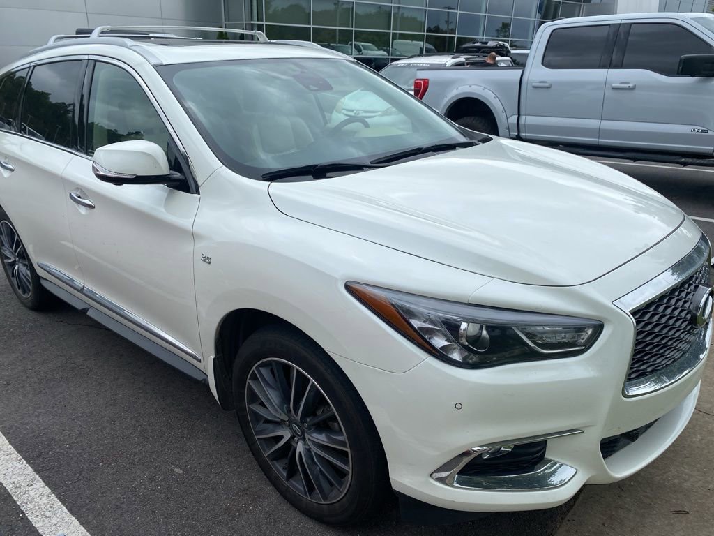 Used 2019 INFINITI QX60 Luxe w/ Sensory Package FWD image 3