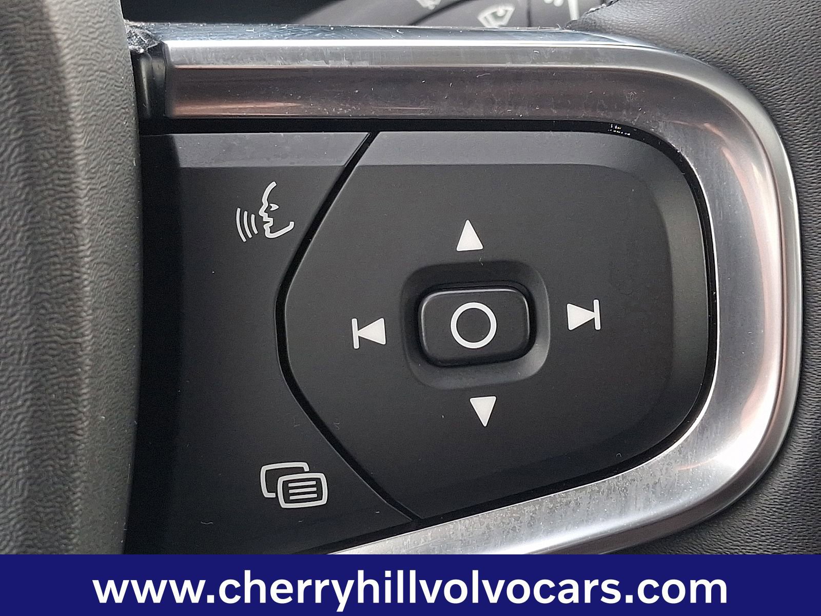 Certified 2025 Volvo XC40 B5 Ultra w/ Protection Package Premier image 23