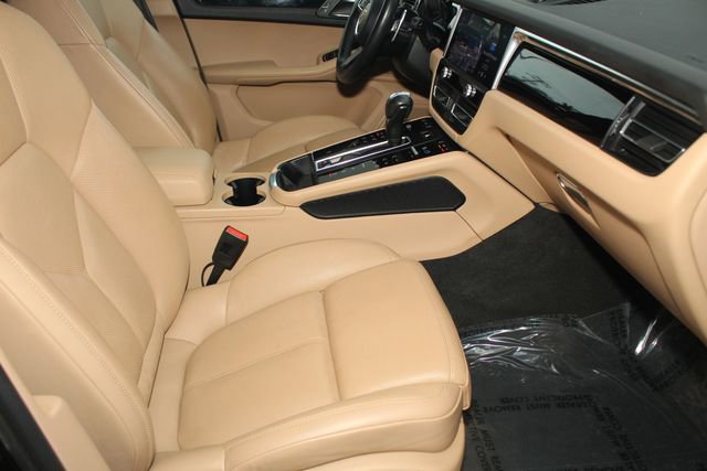 Certified 2023 Porsche Macan Base image 27