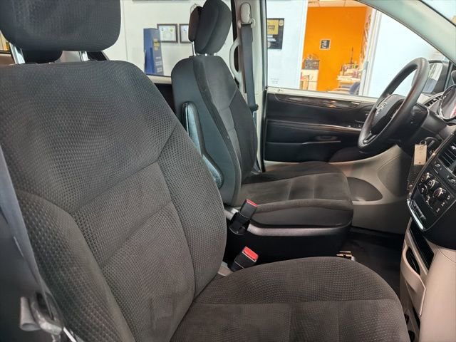 Used 2018 Dodge Grand Caravan SE image 27