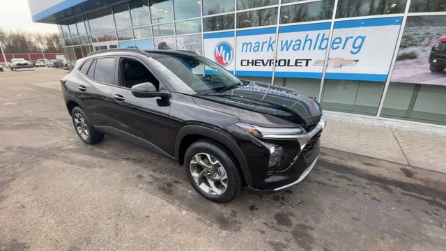 Certified 2025 Chevrolet Trax LT w/ LT Convenience Package image 2