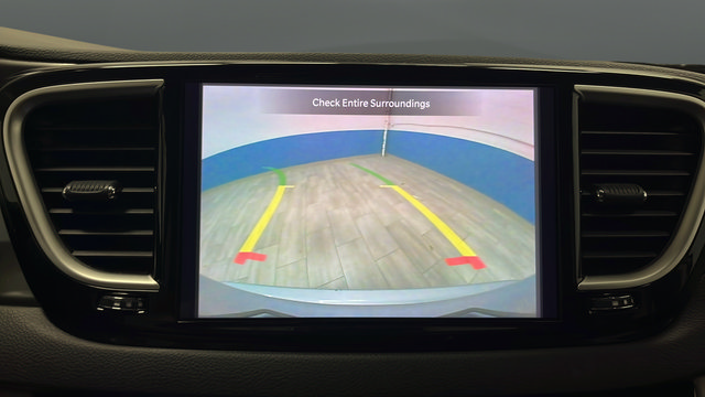 Used 2024 Chrysler Pacifica Touring-L FWD image 13