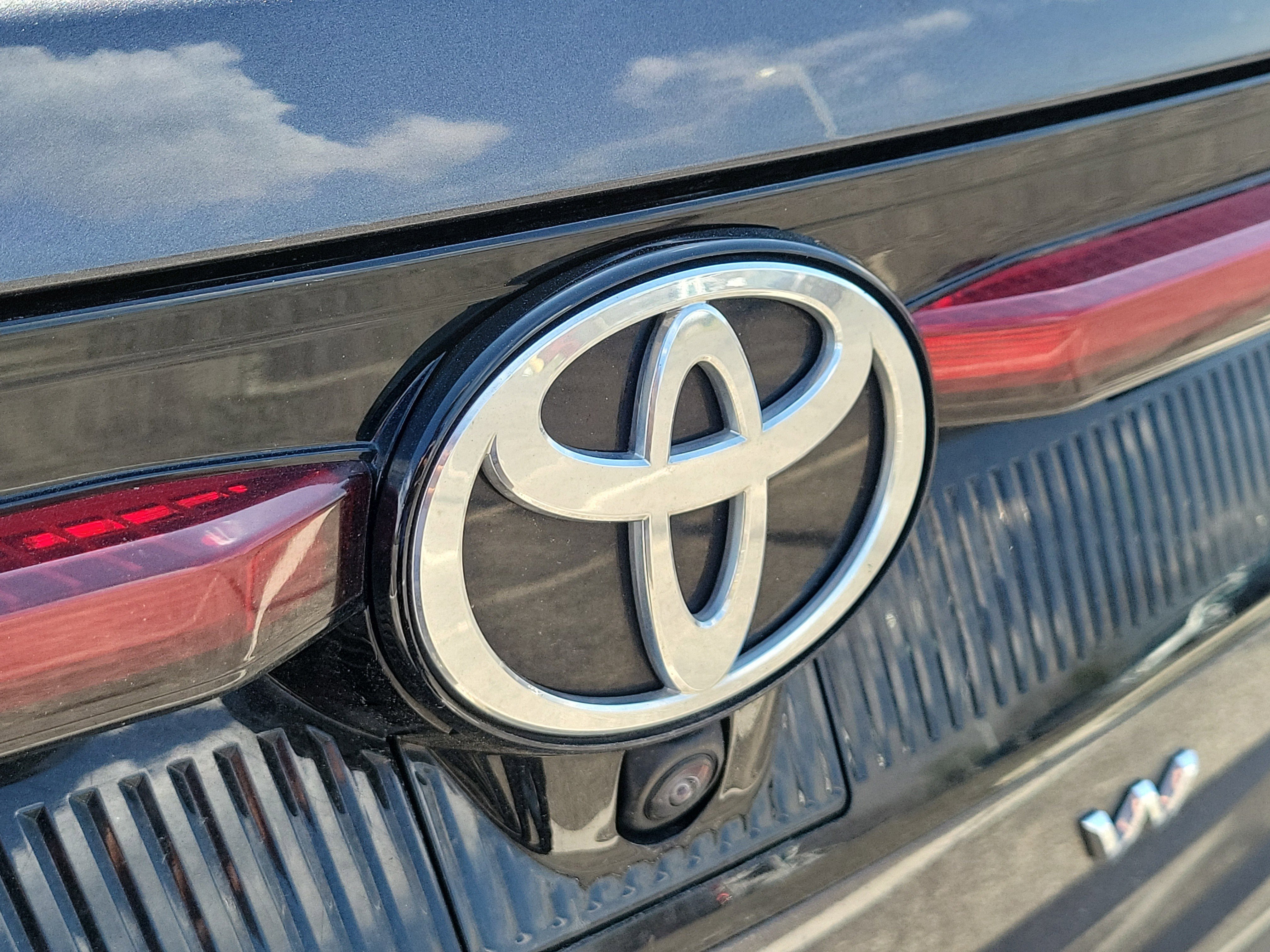 Used 2024 Toyota Crown Limited image 6