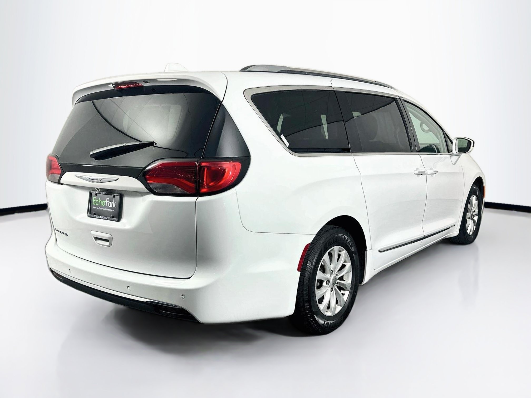Used 2019 Chrysler Pacifica Touring-L FWD image 9