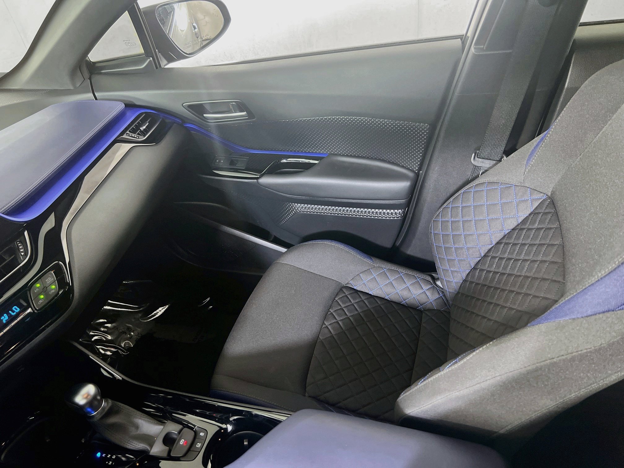 Used 2021 Toyota C-HR XLE FWD image 21