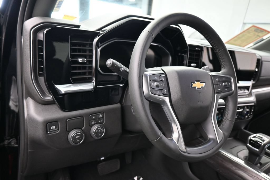 Used 2026 Chevrolet Silverado 1500 LTZ RWD image 16