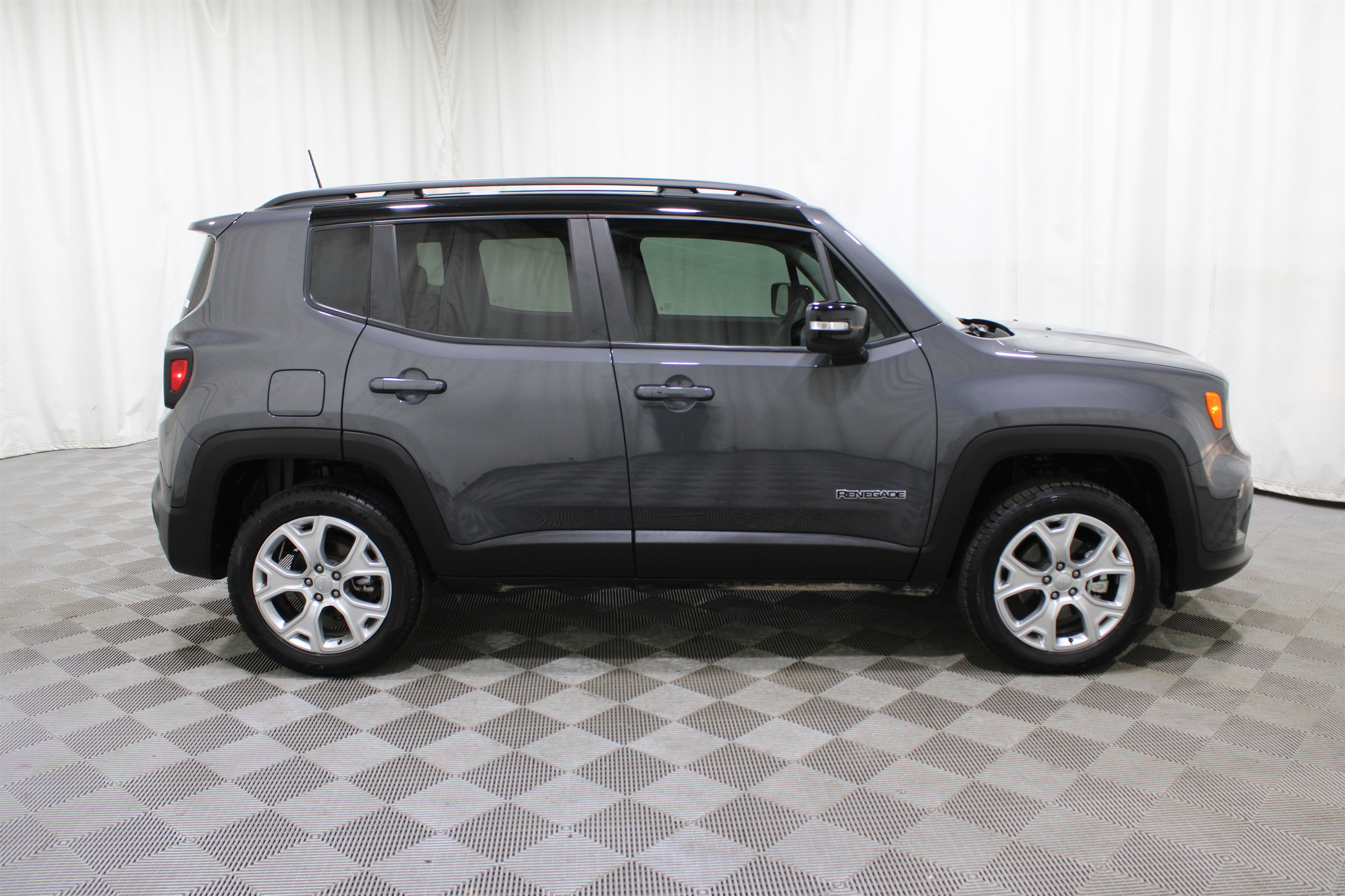 Used 2023 Jeep Renegade Limited image 32