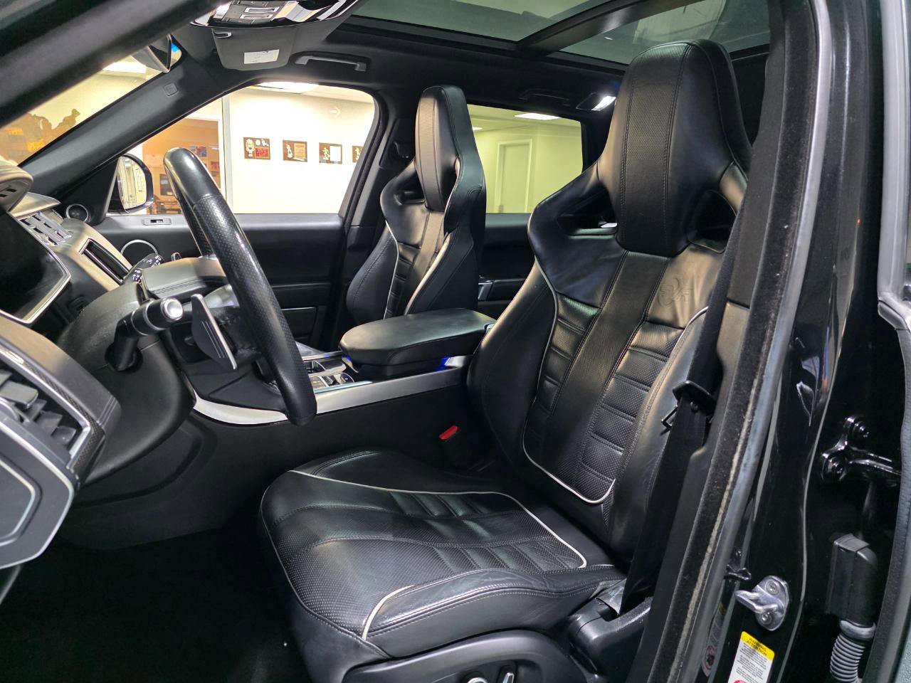 Used 2016 Land Rover Range Rover Sport SVR AWD/4WD image 17