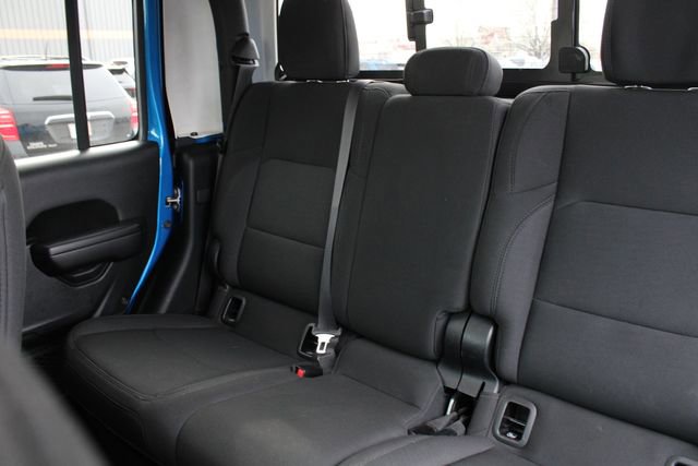 Used 2021 Jeep Gladiator Willys AWD/4WD image 19